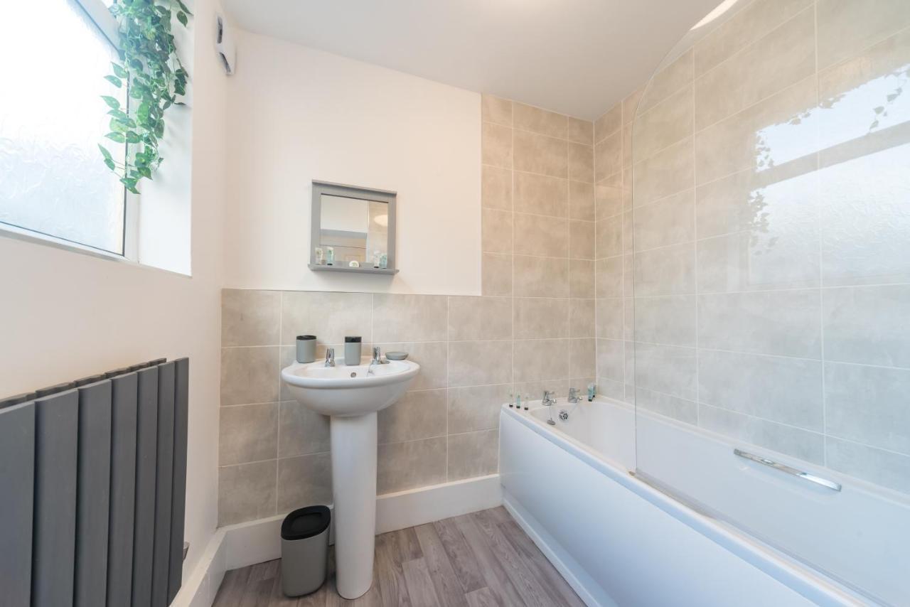 3 Bedroom Saks - 2 Living Area House In Newland Ave Hull Kingston upon Hull Exteriör bild